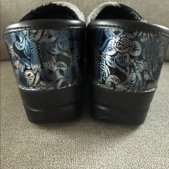 Women Dansko size 37 Floral Patterned Clogs - Picture 6 of 6